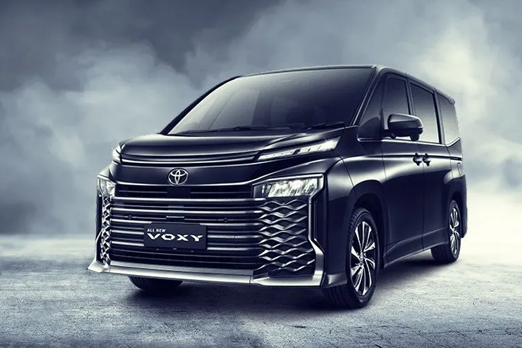 Review Toyota All New Voxy Hybrid Terbaru 2026, MPV Premium Modern